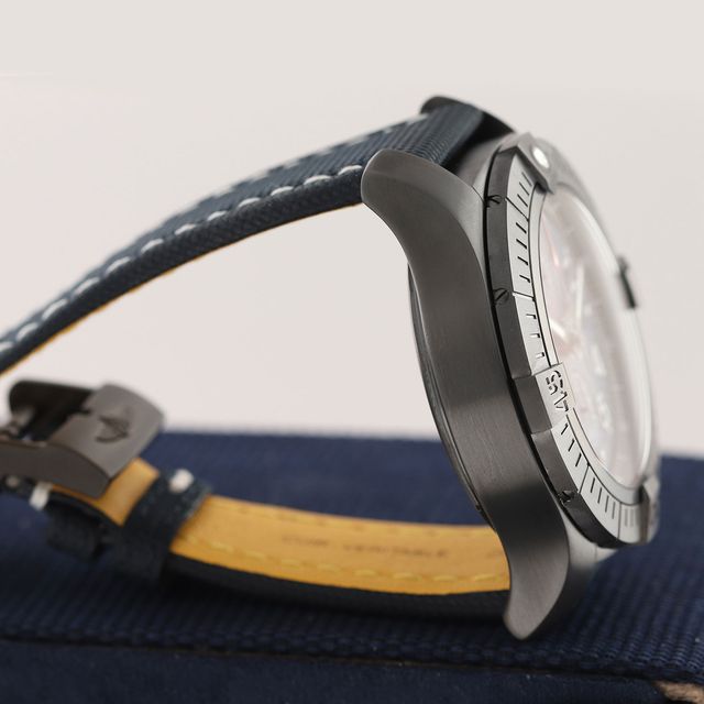 Breitling Super Avenger V13375 Image 3